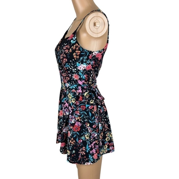 Express Floral Romper - Picture 3 of 10